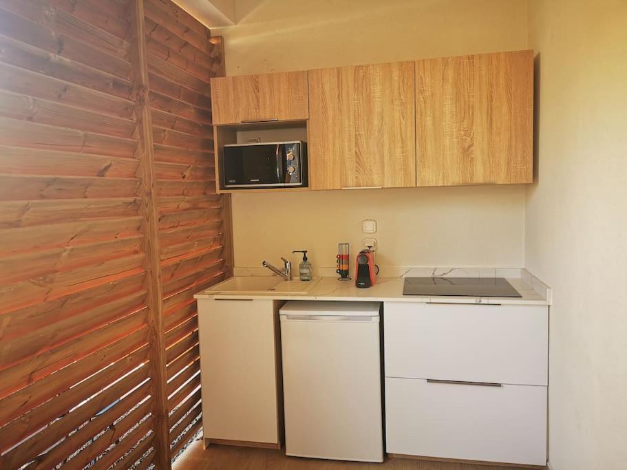Studio Koton - 3 Etoiles - Deshaies Centre Экстерьер фото